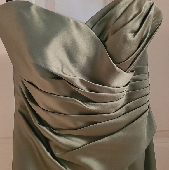 Dress - Picture 2 of 5